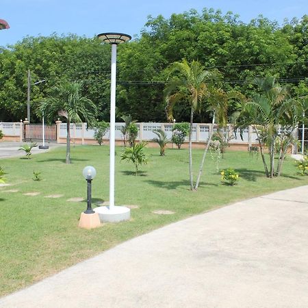 Naluemon Village FH 1 Rayong Esterno foto