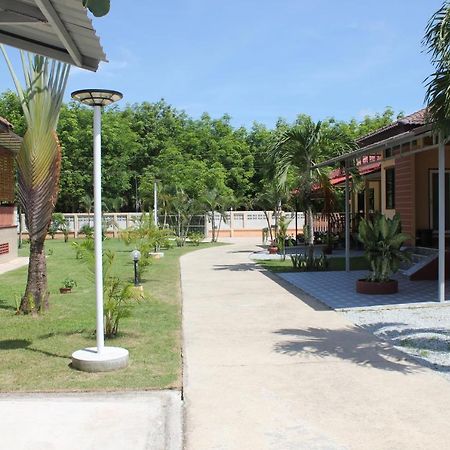 Naluemon Village FH 1 Rayong Esterno foto