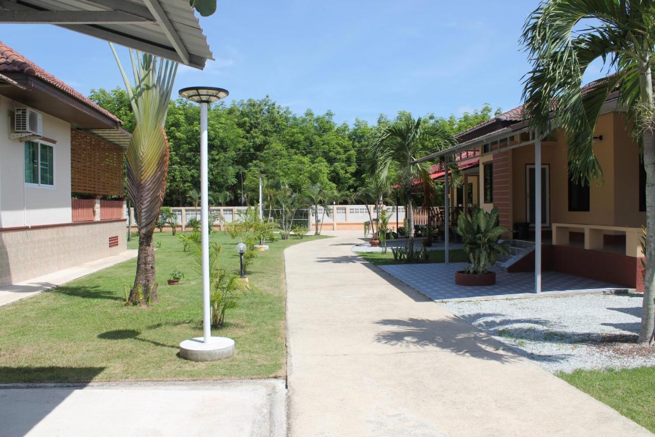 Naluemon Village FH 1 Rayong Esterno foto