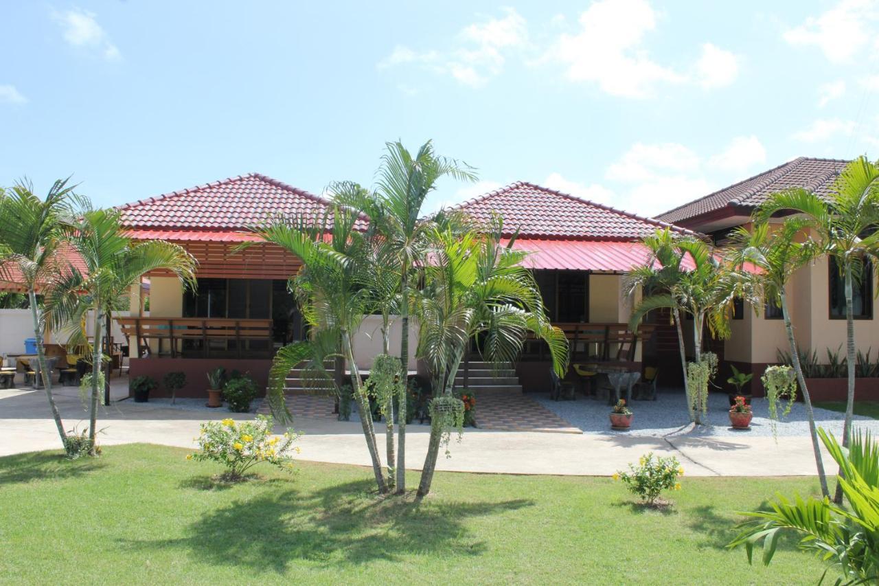Naluemon Village FH 1 Rayong Esterno foto