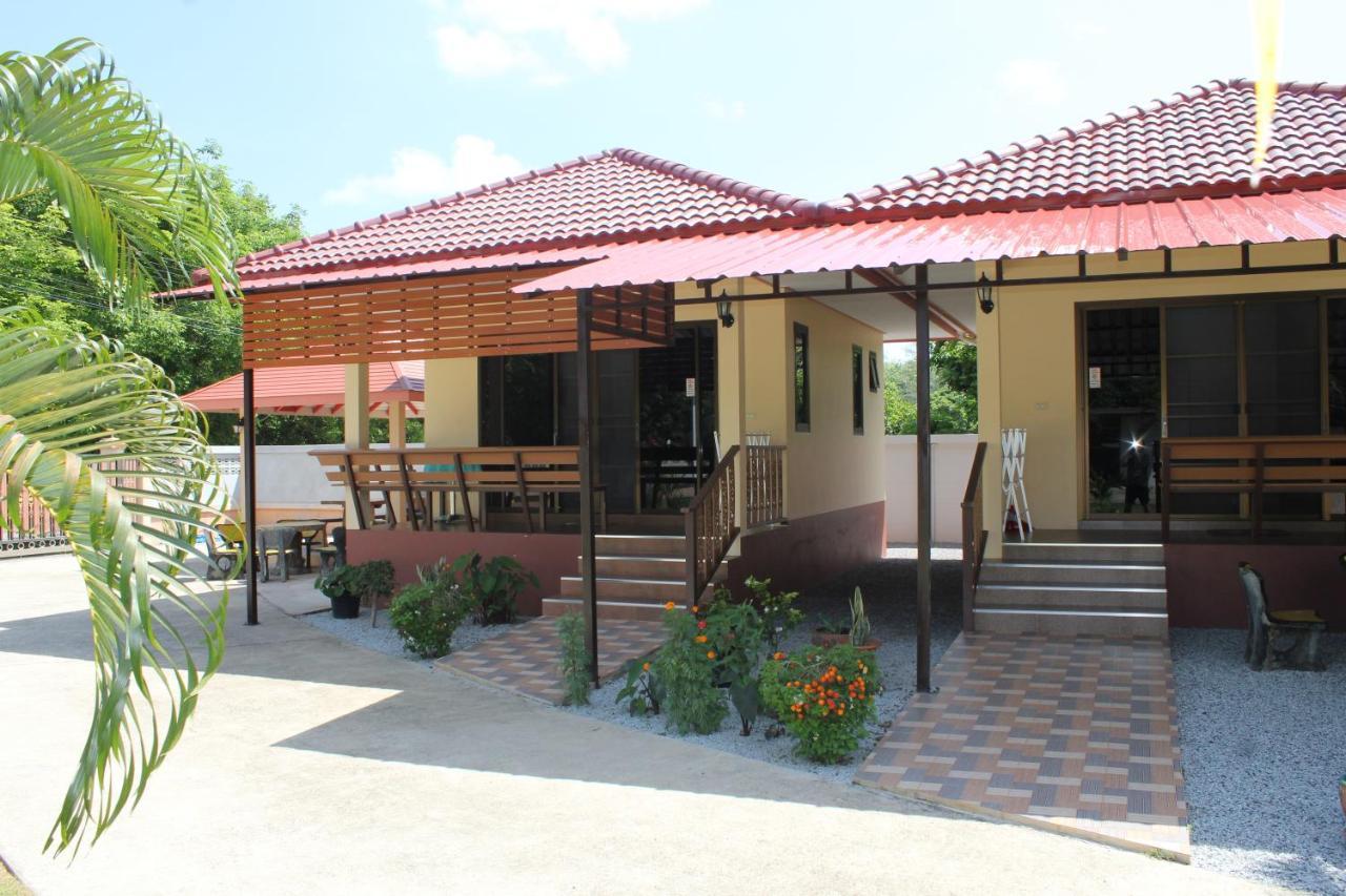 Naluemon Village FH 1 Rayong Esterno foto