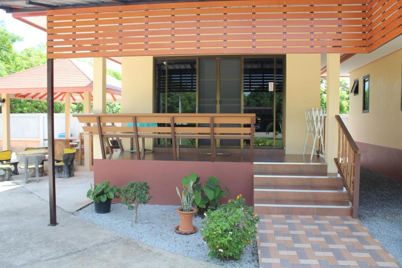 Naluemon Village FH 1 Rayong Esterno foto
