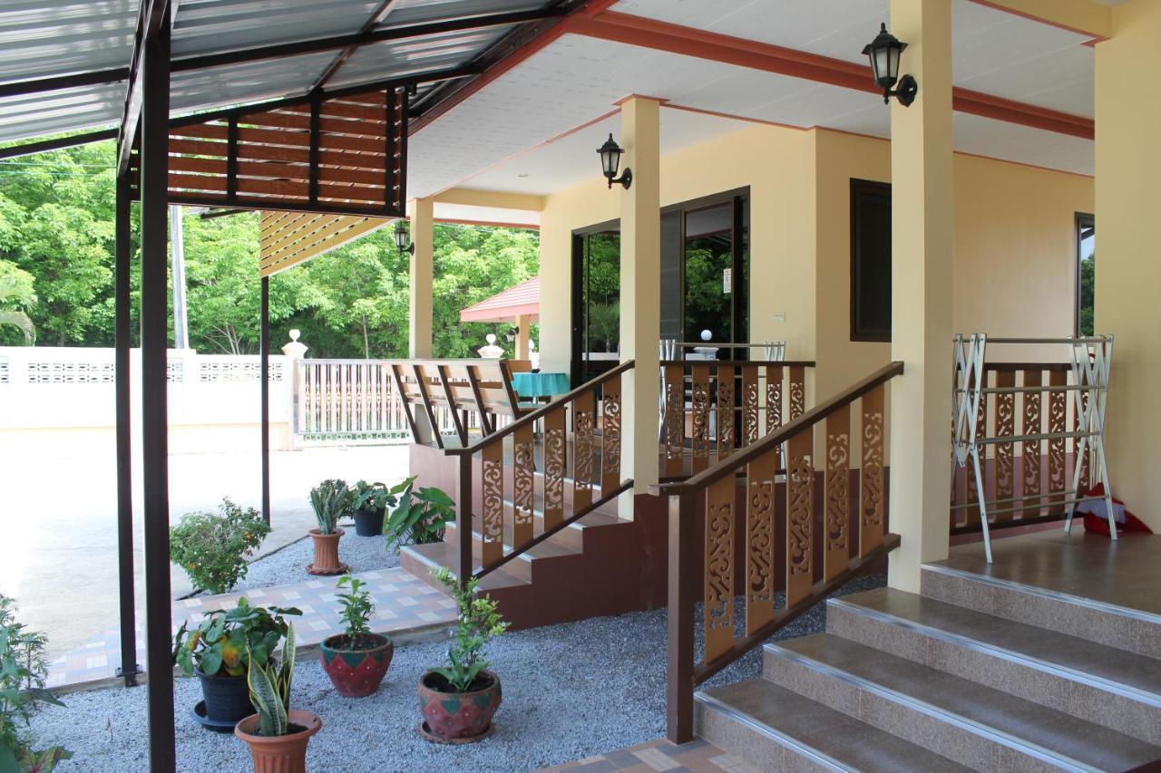 Naluemon Village FH 1 Rayong Esterno foto